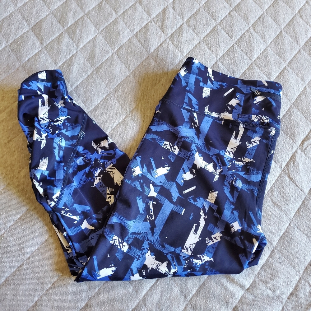 ⭐4/$20 Lynx crop leggingsSmall